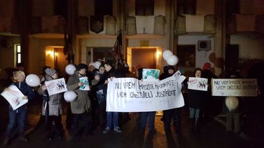 Constanţa: Aproximativ 30 de persoane au protestat faţă de creşterea impozitelor şi taxelor locale