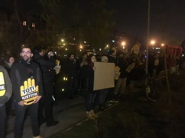 Aproximativ 100 de oameni au protestat în faţa sediului PSD Timiş faţă de modificarea legilor justiţiei