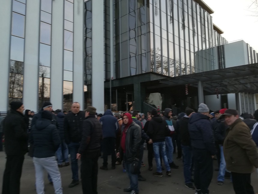 Galaţi: Protest al angajaţilor societăţii locale de transport public, în faţa Primăriei