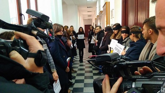 Şi studenţii de la Facultatea de Drept din Iaşi au protestat faţă de modificările la legile Justiţiei: "Toader Tudorel, nu ne eşti model"