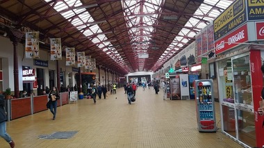 CFR a închis magazinul AMI din Gara de Nord din Bucureşti, inclusiv chioşcurile deţinute de acelaşi proprietar, pentru datoriile de peste 2 milioane de lei la plata chiriei