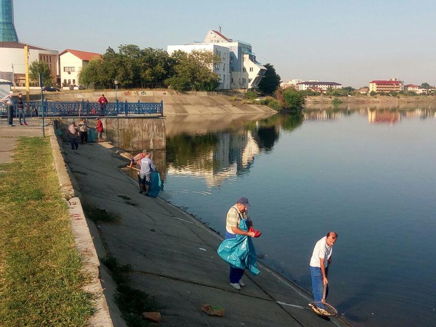 Apele Române: Lucrările de decolmatare pe un canal al râului Dâmboviţa vor începe în 8 ianuarie 