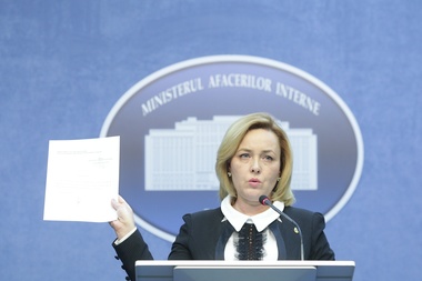 Ministrul de Interne: Cătălin Ioniţă a semnat un acord prin care acceptă funcţia de şef al Poliţiei Române; înţeleg dubla sa poziţionare sub presiune, dar de aici şi până la a fi acuzată de minciună, e cale lungă