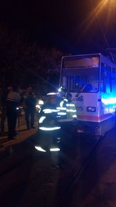 UPDATE: Un bărbat a fost prins sub tramvai pe Şoseaua Viilor din Capitală; circulaţia tramvaielor în zonă este blocată