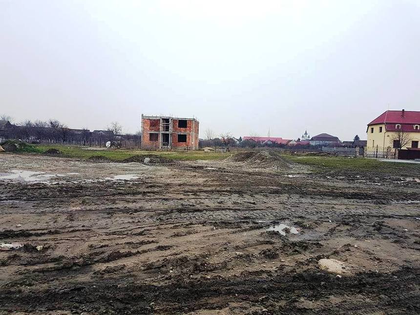 Primarul unui oraş din Arad, acuzat de unii consilieri că vinde la preţ foarte mic un teren central “pregătit pentru cineva”