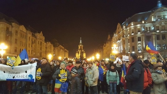 Timişoara: 5000 de oameni în stradă; protestul s-a încheiat pe acordurile melodiei ”Timişoara” a celor de la ProMusica