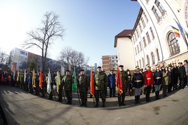 Ziua Unirii Principatelor - Scurte ceremonii militare, depuneri de coroane şi Hora Unirii. La Iaşi, primarul îi aşteaptă la manifestări pe toţi cei care au protestat faţă de modificările la legile justiţiei