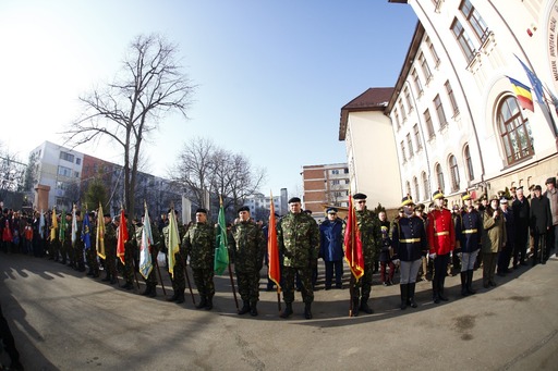 Ziua Unirii Principatelor - Scurte ceremonii militare, depuneri de coroane şi Hora Unirii. La Iaşi, primarul îi aşteaptă la manifestări pe toţi cei care au protestat faţă de modificările la legile justiţiei