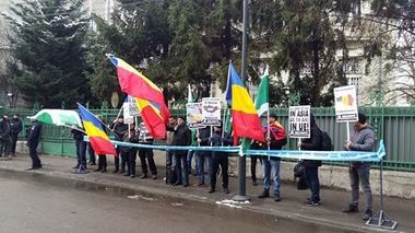 Protest la Ambasada Ungariei faţă de declaraţiile de autonomie a Ţinutului Secuiesc