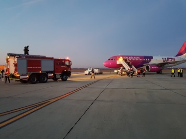 Exerciţiu tactic privind un atentat terorist la bordul unui avion, pe Aeroportul din Timişoara. FOTO