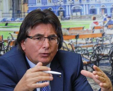 Timişoara: Primarul Nicolae Robu şi viceprimarul Dan Diaconu, audiaţi la Poliţie în cazul porţii de la intrarea în oraş care a căzut în timpul unei furtuni şi a ucis un tânăr