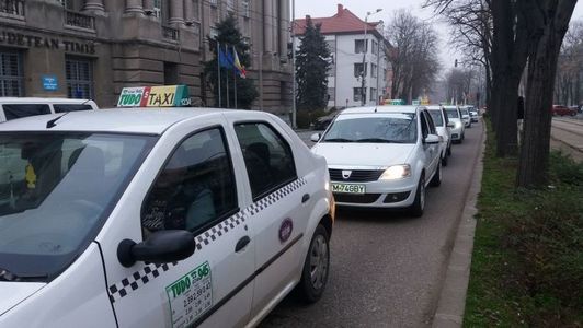 Timişoara: 45 de taximetrişti au fost amendaţi în urma scandalului de noaptea trecută