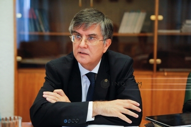 Mircea Dumitru demisionează din CNATDCU şi îi transmite lui Valentin Popa să "pună mâna" pe o carte elementară de sintaxă şi de semantică a frazei, decât să gestioneze o reponsabilitate uriaşă pentru copiii şi viitorul ţării