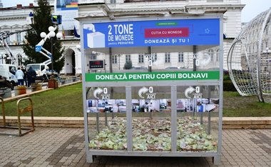 Peste două tone de monede, adunate în scop umanitar prin intermediul unei cutii din sticlă amplasate în Arad