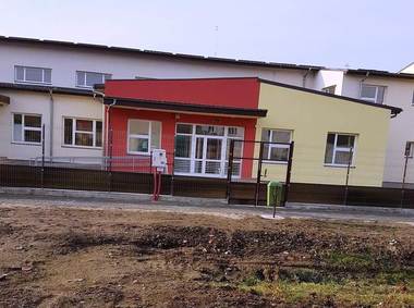 Arad: Tencuială de pe tavan, prăbuşită într-o grădiniţă deschisă de trei zile