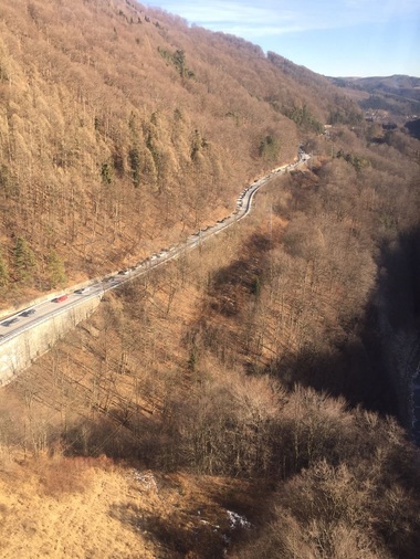Traficul rutier pe DN 1 A Cheia-Braşov, complet oprit vineri noapte; şoferii sunt sfătuiţi să folosească rute alternative