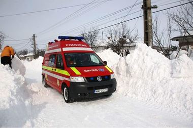 Brăila: Autorităţile au decis ca toate femeile însărcinate, bolnavii cronici şi persoanele care fac dializă să fie duşi la spitale; judeţul va fi sub avertizare de viscol