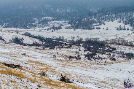 CFR Călători: Mai multe trenuri anulate din cauza vremii; nu sunt linii şi trenuri blocate, dar circulaţia se desfăşoară în condiţii de iarnă