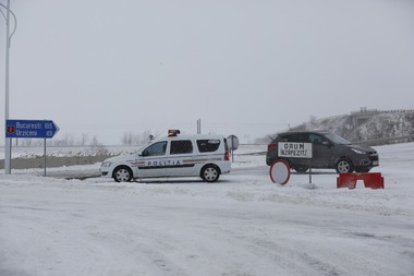 Circulaţia rutieră pe Autostrada Soarelui, autostrada A4 şi pe DN 41 şi DN3, închisă din cauza viscolului
