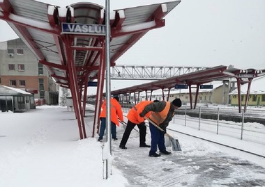 CFR: Toate magistralele feroviare sunt deschise, iar traficul feroviar adaptat la condiţiile meteo nefavorabile. Lista celor 120 de trenuri anulate