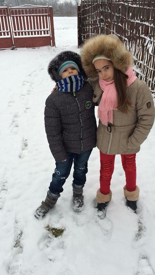Copiii daţi în urmărire după ce ar fi fost răpiţi de tatăl lor au fost găsiţi în Bucureşti, alături de bărbat