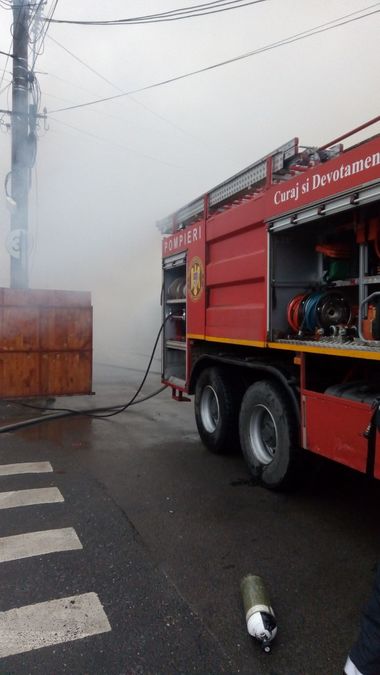 Incendiu puternic la Secţia ATI a Spitalului Judeţean Alba, două cadre medicale fiind rănite