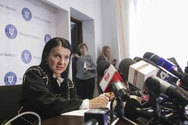 Ministrul Sănătăţii: Problema imunoglobulinei este rezolvată parţial, pentru cel mult trei luni. Primele 10.000 de doze vor sosi din Austria, în maximum două săptămâni 