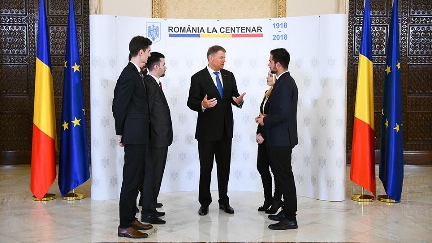 Iohannis, despre Centenar: Din păcate, jocul politic mărunt a avut câştig de cauză în faţa unei rare oportunităţi. Ar fi greşit să cădem într-un festivism inutil. În niciun caz nu-mi doresc să recreăm ”Cântarea României”