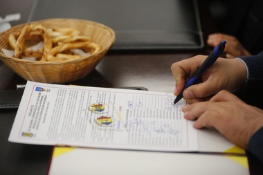 Consilierii judeţeni din Buzău au semnat o declaraţie prin care sprijină idealurile de reîntregire naţională ale unităţilor administrativ teritoriale din Republica Moldova