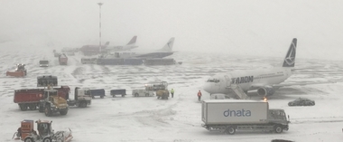 Două curse au fost anulate pe aeroportul Henri Coandă. Întârzierile depăşesc şi două ore 