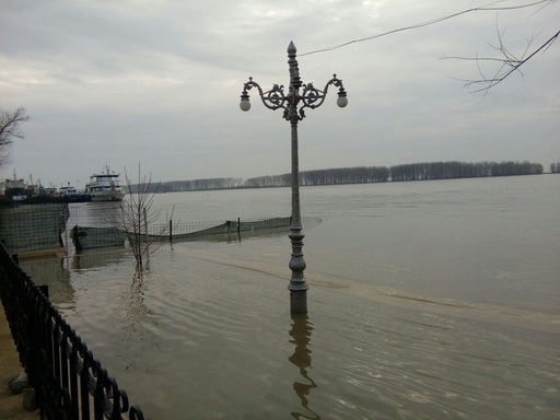 Galaţi: Dunărea a depăşit cota de inundaţie - FOTO