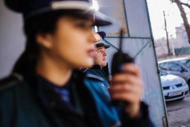 MEN: Paza şi protecţia unităţilor de învăţământ preuniversitar, în atenţie; se caută constant soluţii 