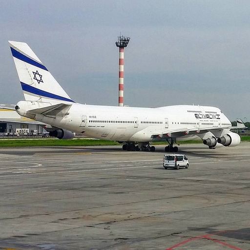 Asociaţia Pro Infrastructură: Pistele aeroportului Henri Coandă sunt degradate şi au fost cârpite cu straturi subţiri de asfalt; săptămâna trecută o bucată din pistă s-a dislocat complet la decolarea unei aeronave. Explicaţiile Companiei de Aeroporturi