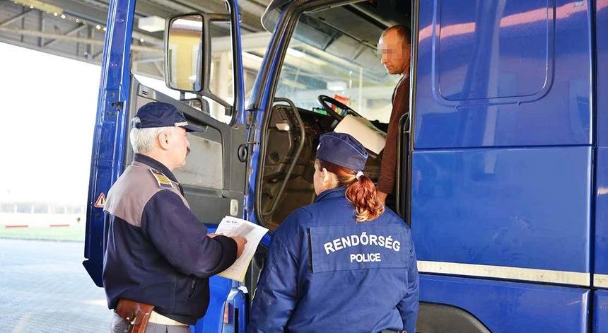 Traficul greu a revenit la valori normale la frontiera cu Ungaria, pe unde au ieşit din ţară peste 8.300 de camioane în 24 de ore