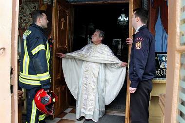 IGSU: Aproape 120 de obiective, găsite fără autorizaţie de securitate de incendiu în Săptămâna Mare; o discotecă din Bacău, închisă pentru încălcarea gravă a legislaţiei