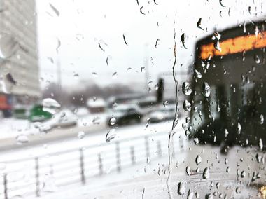 ANM: Ploi în aproape toată ţara, vineri; de sâmbătă, vremea va fi frumoasă, cu temperaturi de peste 24 de grade Celsius