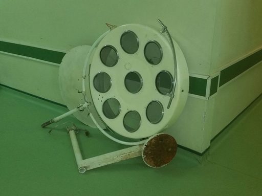 Medicul chirurg Dan Grigorescu povesteşte cum lampa din sala de operaţii a fost înlocuită după 44 de ani: „Aceasta este viteza reală a modernizărilor din spitalele de stat româneşti”