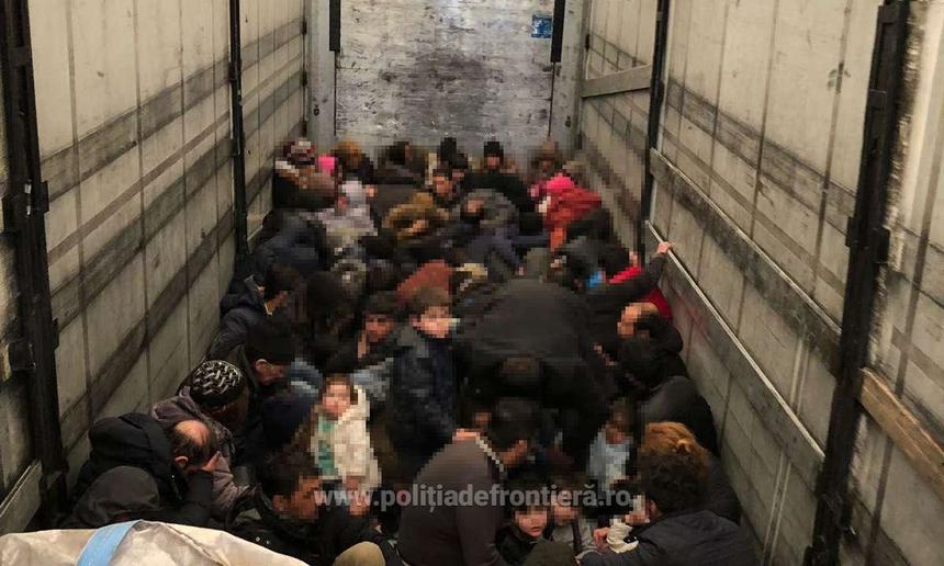 Un grup de 79 de solicitanţi de azil din Siria, Iran, Irak, Turcia şi China au încercat să iasă ilegal din ţară ascunşi într-un automărfar - VIDEO