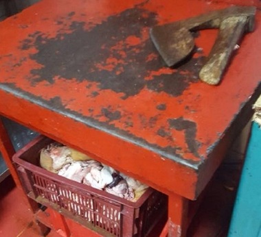 Controale ANPC în Bucureşti şi în judeţe: carne congelată vândută ca refrigerată sau depozitată la 24 de grade Celsius, insecte, depuneri de rugină pe ustensilele folosite. Recomandările ANPC - VIDEO, FOTO