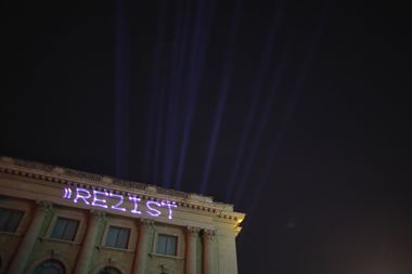 Protest cu proiecţie de lumini pe faţada Muzeului de Artă din Capitală, anunţat pentru duminică seară