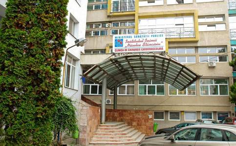 Zeci de angajaţi ai Institutului Inimii Cluj-Napoca au protestat trei ore din cauza scăderii veniturilor şi vor să intre în grevă generală