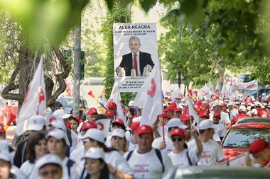 UPDATE - Câteva mii de angajaţi din sistemul sanitar au protestat în Capitală: „Mincinoşii”, Hoţii” „Nu aveţi onoare, ne-aţi umblat în buzunare", „Grevă generală”. Declaraţia liderului SANITAS după discuţii la Guvern  - FOTO, VIDEO
