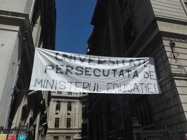 Rectorul Universităţii Bucureşti: Nu avem dreptul legal ca în timpul anului universitar să redistribuim locurile rămase libere prin retragerea studenţilor. Reacţia Ministrului Educaţiei