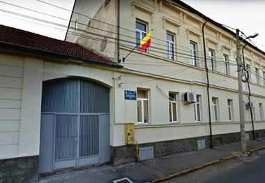 Serviciul de Metrologie din Arad, apelat zilnic de persoane care solicită informaţii despre starea vremii, ele fiind îndrumate spre meteorologi