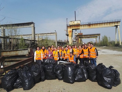 Peste 500.000 de kilograme de gunoaie, colectate de angajaţii CFR din gări şi de-a lungul căii ferate