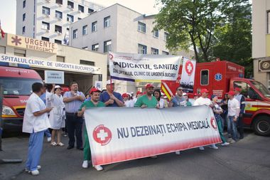 Sanitas: Angajaţi din peste 400 de unităţi sanitare şi din peste 60 de instituţii de asistenţă socială au participat la greva de avertisment. Am vrea să credem că Guvernul a înţeles dimensiunea crizei pe care a declanşat-o în sănătate 