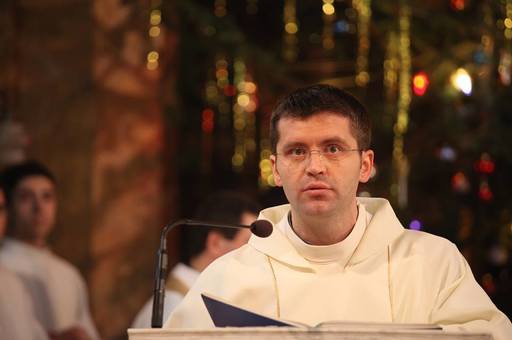 Francisc Doboş (ARCB) atrage atenţia asupra unei erori de pe panourile din pasajul de la Piaţa Universităţii, unde a fost scris greşit numele celui care a citit Proclamaţia de la Alba Iulia