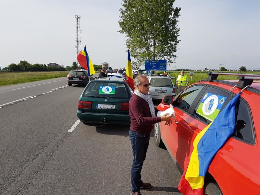 Peste 250 de maşini participă la marşul de protest organizat pe traseul Iaşi-Bucureşti, cerând construcţia de autostrăzi