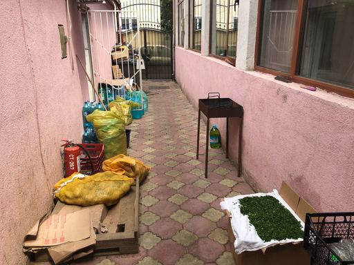 Restaurant din Constanţa închis de Protecţia Consumatorilor deoarece produsele erau depozitate necorespunzător, iar spaţiile de depozitare, murdare. VIDEO