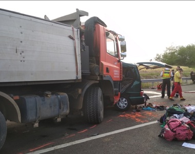 Accidentul din Ungaria: O familie şi-a pierdut doi fii şi nora. În alt sat din Mureş, printre victime au fost un bărbat şi o femeie, părinţii a şapte copii. Subprefect: Şaisprezece copii şi-au pierdut părinţii 
